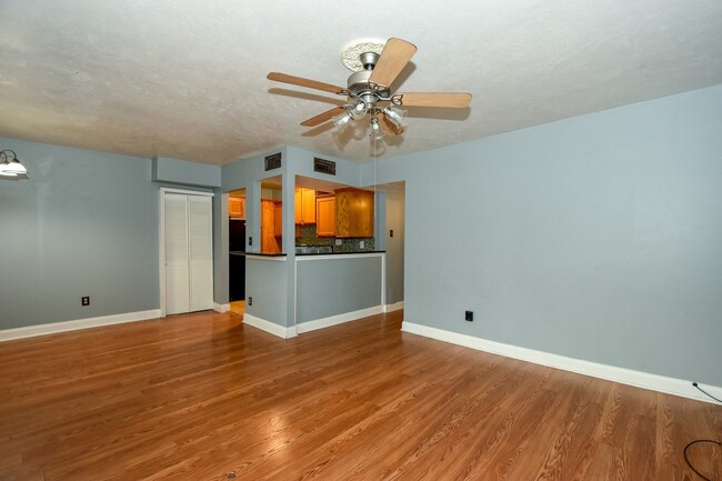 Photo - NICE 2 BEDROOM 1.5 BATH CONDO IN GREENWAY PLAZA