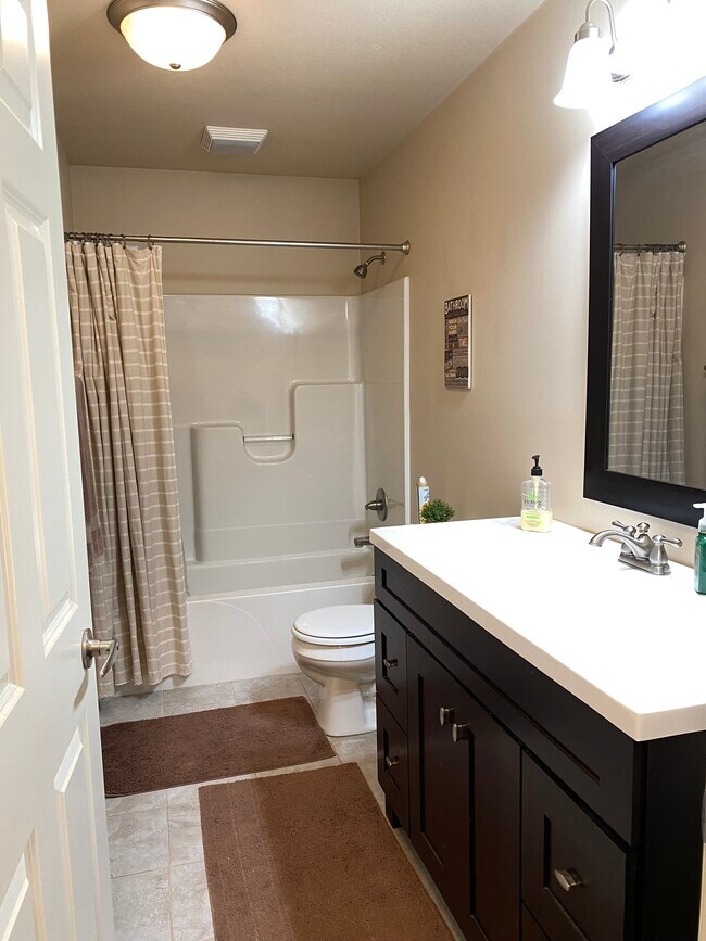 109 Scenic Dr Townhome Townhome Rental in Goodfield IL