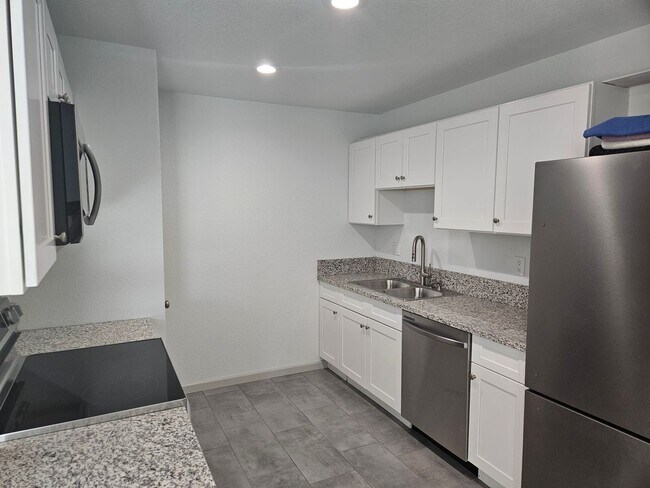 186 Palm Ave Unit 186 Palm Ave #2