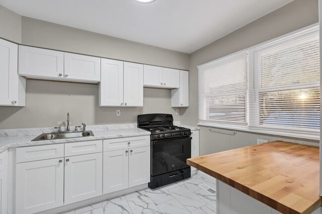 Photo - 9725 Medford Dr