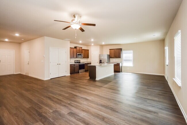 Photo - 532 Moline Way