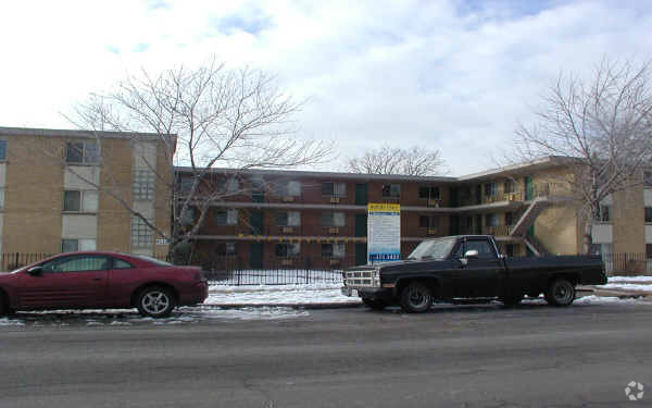 Building Photo - 9126 S Buffalo Ave Rental