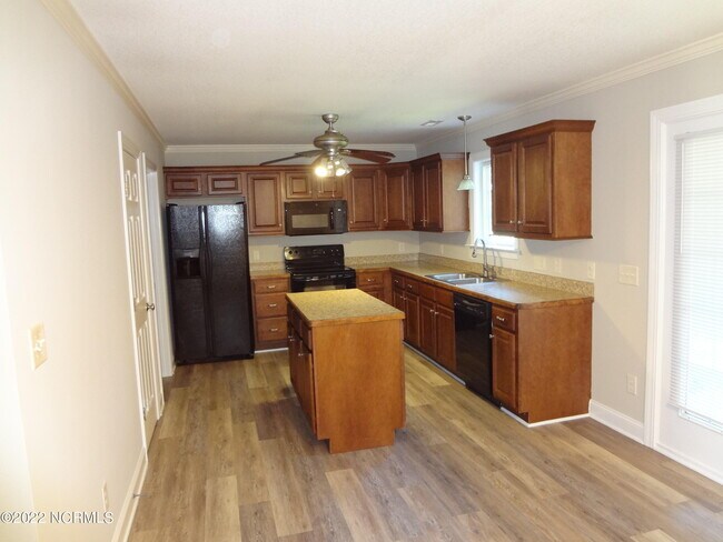 Photo - 205 S Pointe Dr