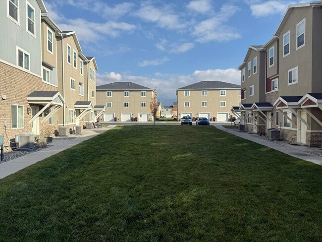 Photo - 98 E 670 N St