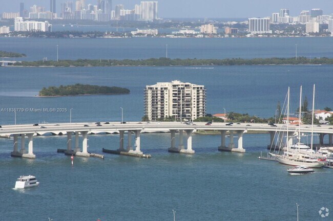 Building Photo - 300 S Biscayne Blvd Unit T-3511 Rental