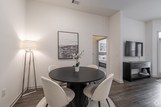 1BR, 1BA - The Concord - 675SF - Dining Area - Avalon at Seven Springs