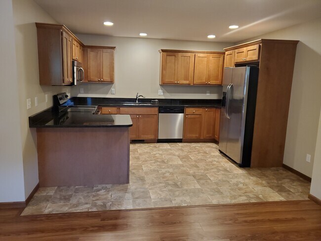 Photo - 566 Meadow Oak Cir