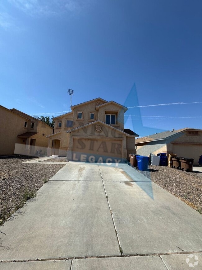 Building Photo - LARGE 4 bed home!