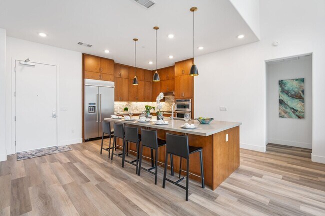 Photo - Gorgeous penthouse condo in East Industrial neighborhood – Fremont! Unidad 306