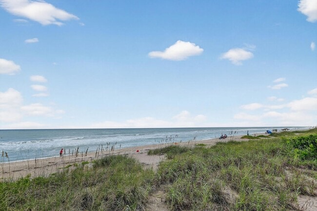 Building Photo - 10310 S Ocean Dr Unit 610