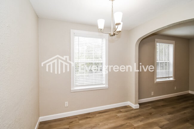 Photo - 3510 Gladys St