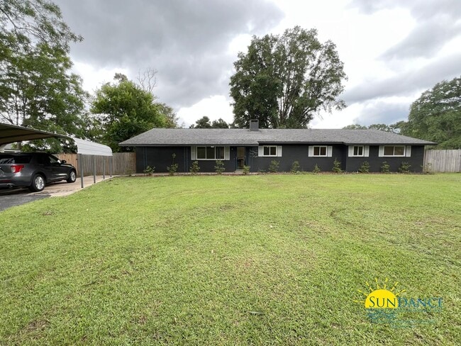 Beautifully Updated 5-Bedroom Ranch Style ... - Beautifully Updated 5-Bedroom Ranch Style ... House