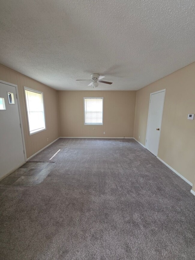 Photo - 1113 Ave 4 NE