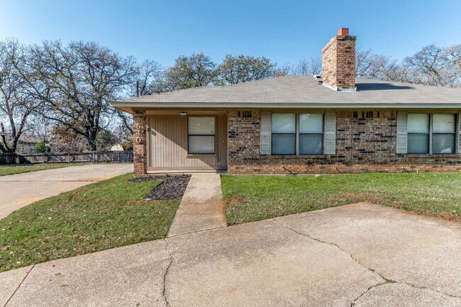Photo - Stylish Half-Duplex in Arlington