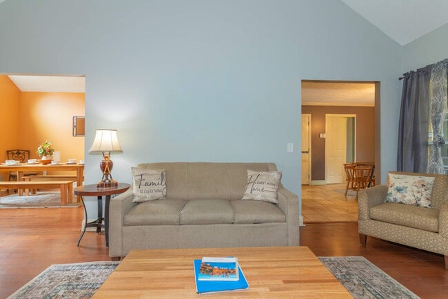 Photo - 4235 King Arthur Pl Unit SI ID1043511P