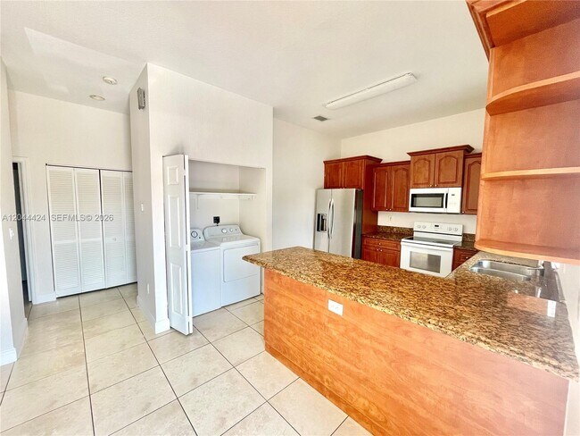 Photo - 2487 W 5th Ct