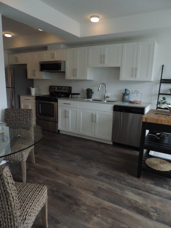Building Photo - Beautiful 1 Bedroom 1 Bath with Balcony Unit 305