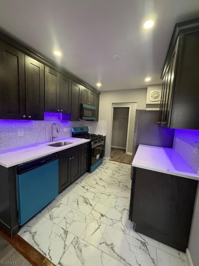 Building Photo - 168 Washington St Unit 3C