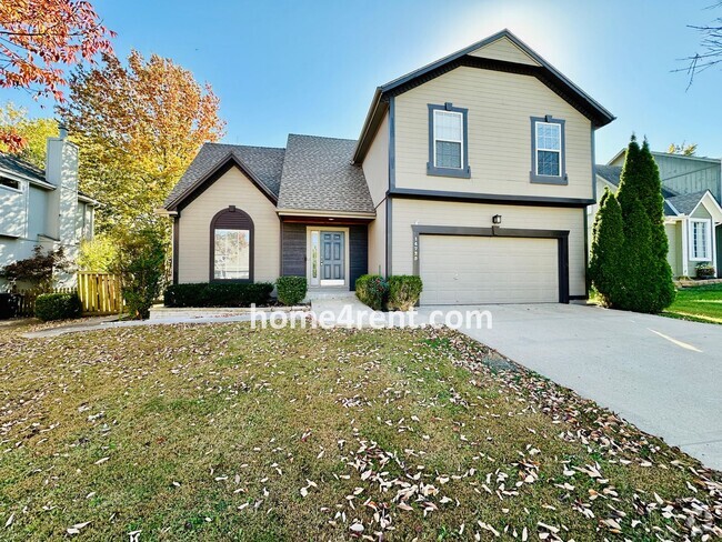 Building Photo - Beautiful Four Bedroom Olathe Home w/ Wood...