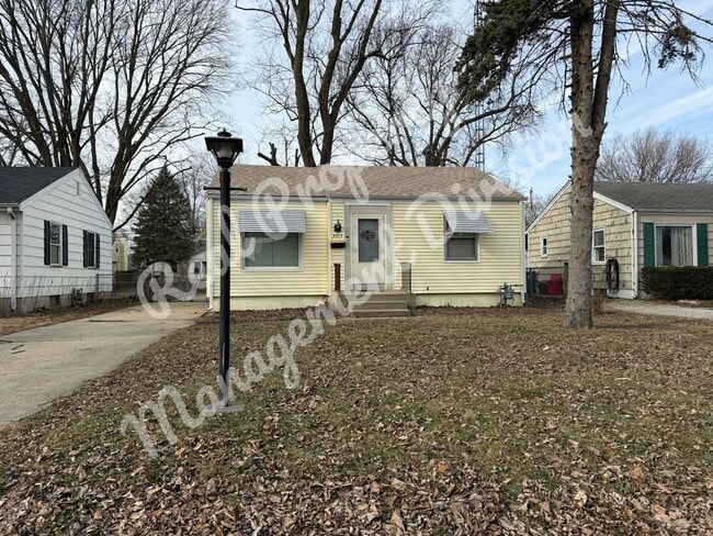 Building Photo - **Charming 2-Bed, 1-Bath Home with Retro Flair + Garage & Yard**