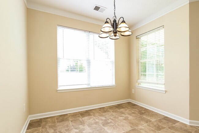 Photo - 1715 Heatherton Rd