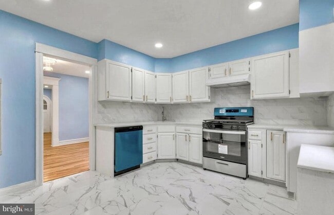 Photo - 200 Kingston Rd