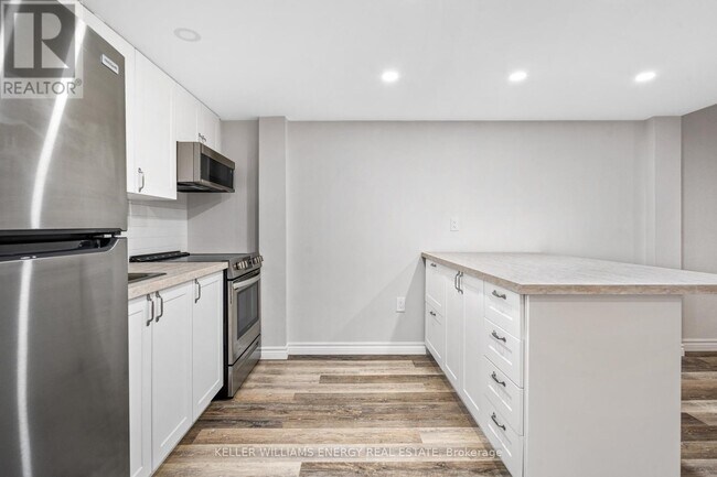 Photo - 106 Wellington Main St