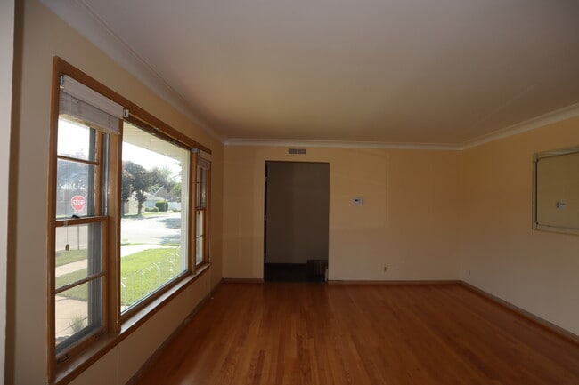 Photo - 8755 S Fairfield Ave