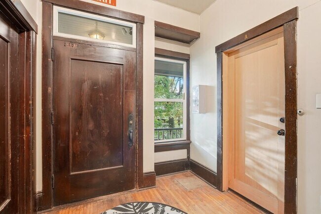 Photo - 615 W 6th Ave