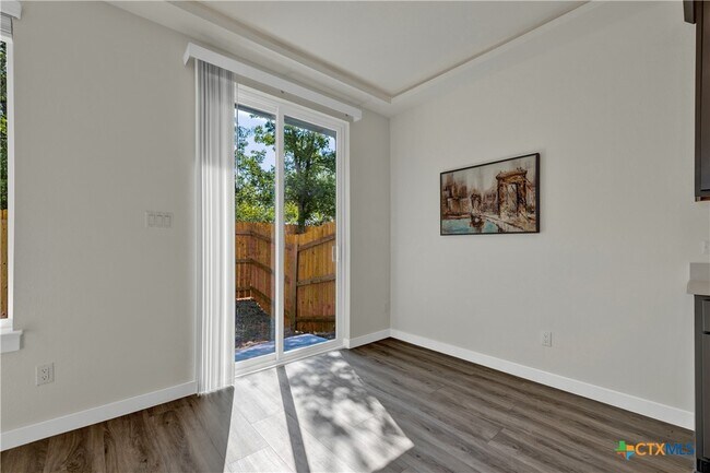 Photo - 104 Creekside Trail