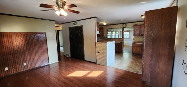 Photo - 3365 Buckner St