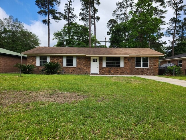 Photo - Stunning 4 bedroom, 2 bathroom home locate...
