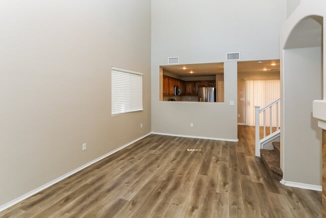 Photo - 8149 Finch Feather St