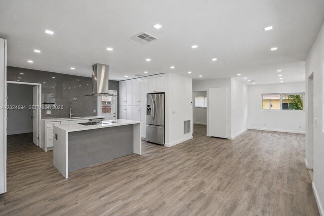 Photo - 1081 NE 166th St
