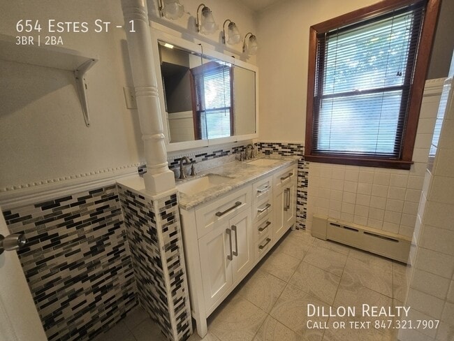 Photo - 654 Estes St Unit 1