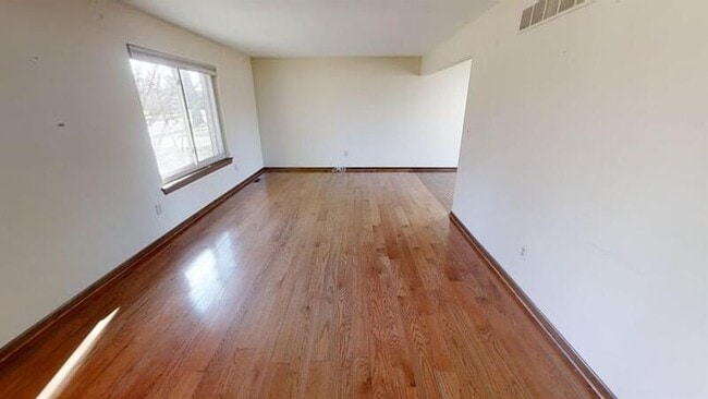 Photo - 2872 Elmwood Ave