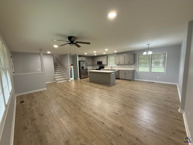 Photo - 319 Ashby Way