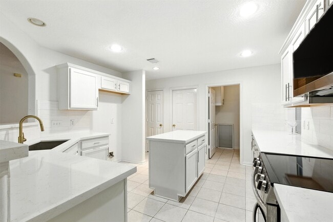 Photo - 2119 Hannover Way