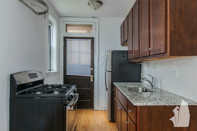 Photo - 3620 N Marshfield Ave Apartment Unit 3620-2C