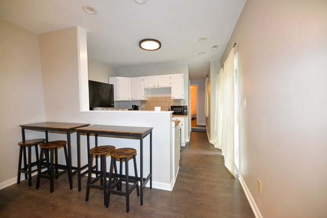 Photo - 912 Charlotte St