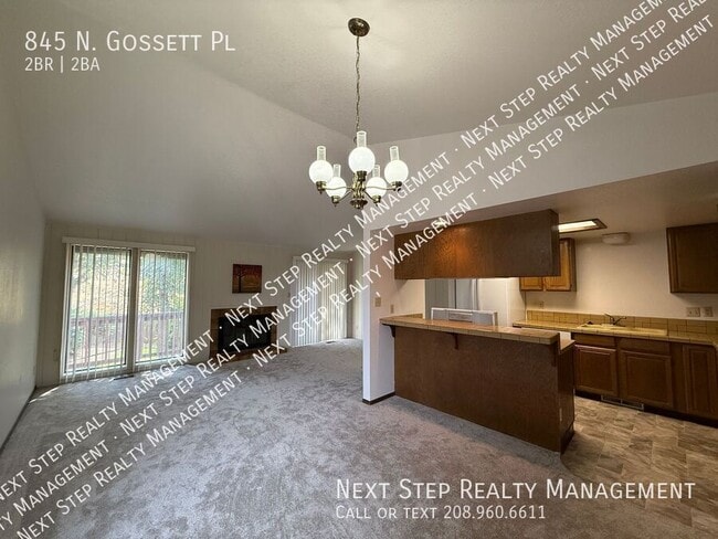 Photo - 845 N Gossett Pl
