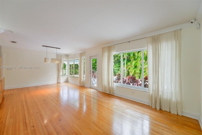 Photo - 911 Mariana Ave