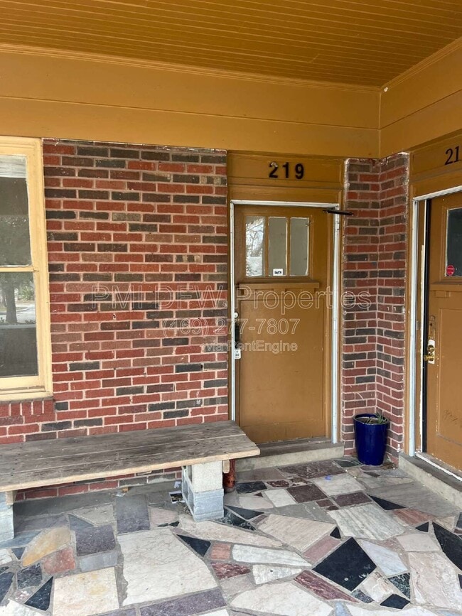 Photo - 219 S Montreal Ave