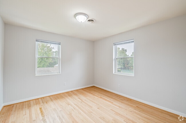 2BR, 1BA - 706SF - Traditional - Second Bedroom