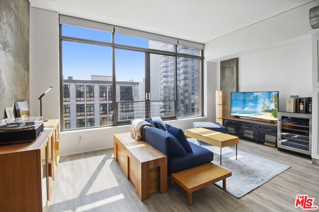 Photo - 1111 S Grand Ave Unit 813