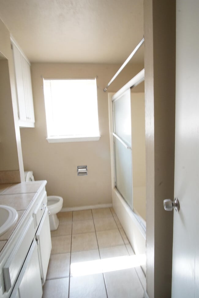 Photo - 1010 E Main St