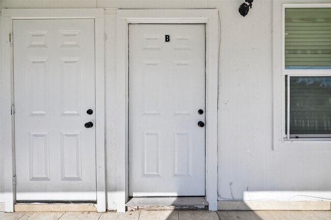 Photo - 2202 Hutchins St Unidad B