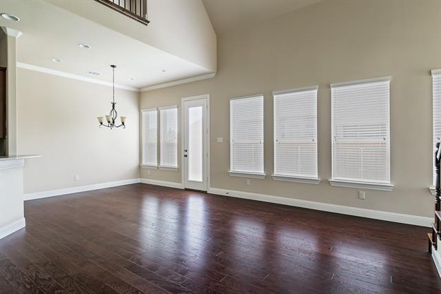 Photo - 573 Enfield Dr