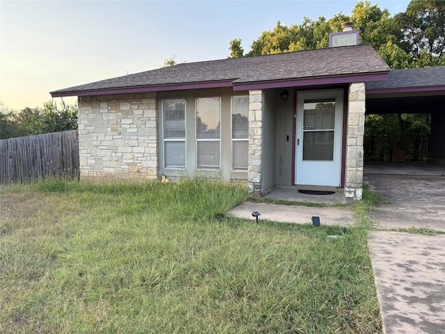 Building Photo - 704 Greenmeadow Dr Unit A Rental