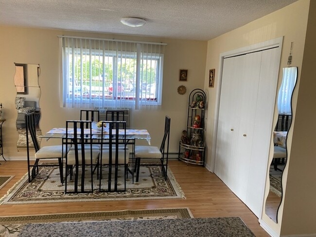 Photo - 1019 N Boxwood Dr Unidad 109